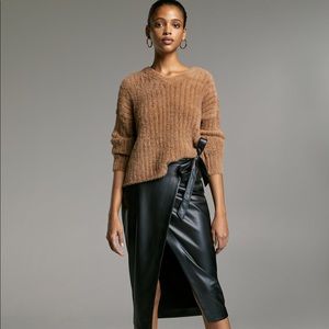Host pick! 🎉NWT Aritzia Babaton cozy fuzzy Ulmann sweater sz xs
